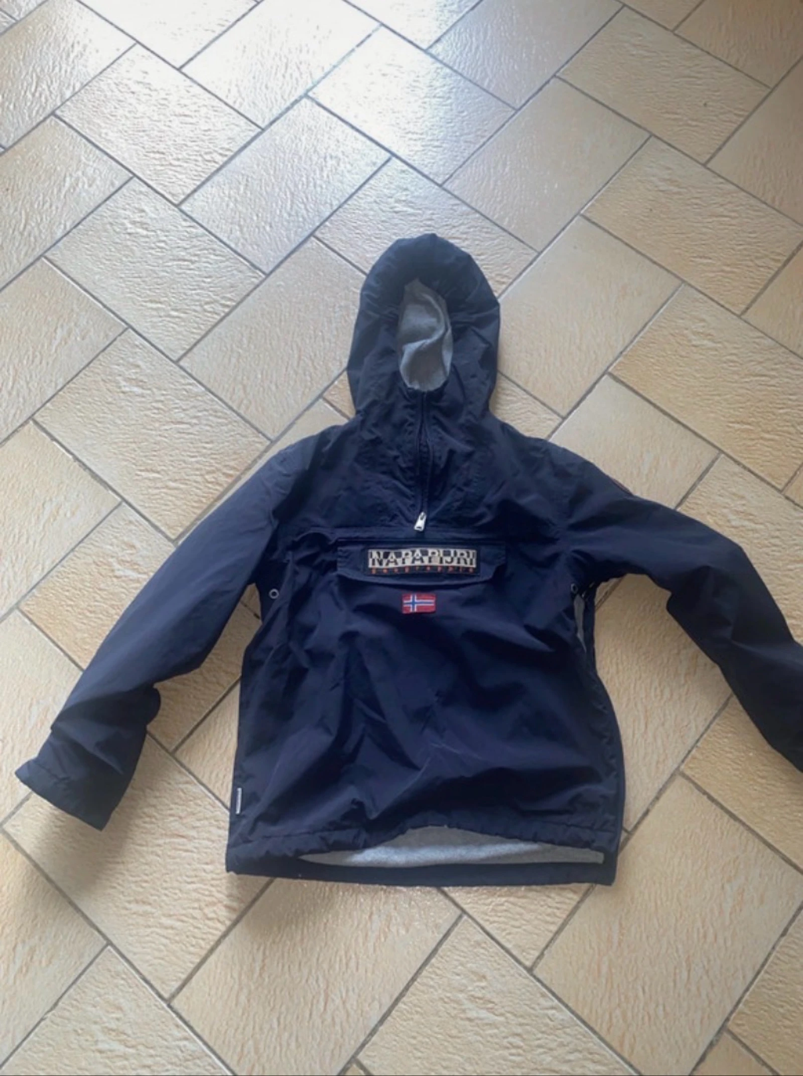Veste coupe vent bien chaude Napapijri 12 ans